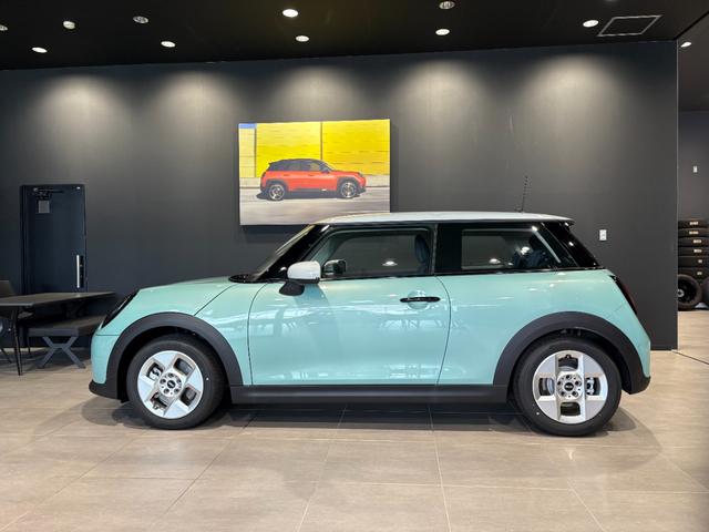 MINI クーパーC クラシック・トリム MINI正規ディーラー認定中古車 2年間走行距離無制限保証 3ドア DCT(34枚目)