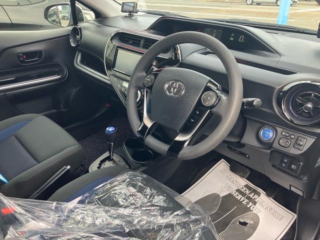 アクア Ｓ　スマートエントリーＰＫＧ　純正メモリーナビ　ワンセグＴＶ　バックカメラ　Ｂｌｕｅｔｏｏｔｈオーディオ　ＥＴＣ　ドライブレコーダー　スマートキー　プッシュスタート　オートエアコン　ハイブリッド（11枚目）