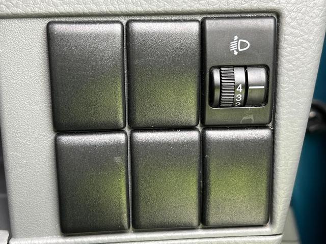 FX ABS/横滑り防止装置/エアバッグ 運転席/エアバッグ 助手席/衝突安全ボディ/パワーウインドウ/キーレスエントリー/パワーステアリング/盗難防止システム/禁煙車/マニュアルエアコン/ユーザー買取車(11枚目)