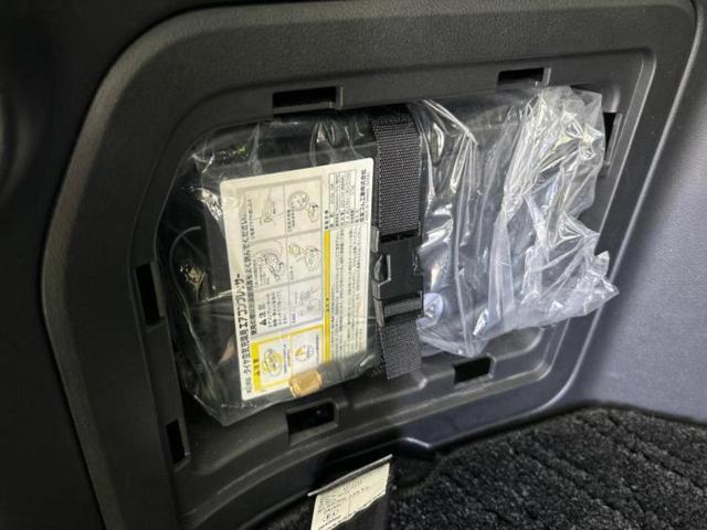 デリカＤ：５ ４ＷＤアーバンギアＰエディション　保証書／純正　１０インチ　ＳＤナビ／フリップダウンモニター　純正　１１．５インチ／イーアシスト（ミツビシ）／両側電動スライドドア／シートヒーター　前席／マルチアラウンドモニター　革シート　バックカメラ（29枚目）
