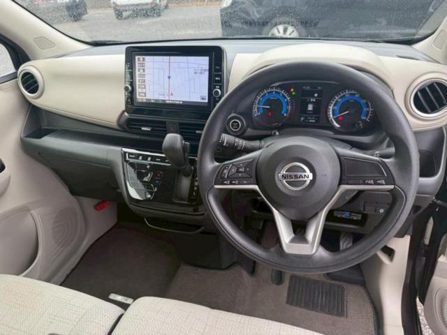 デイズ X 新品タイヤ/保証書/純正 9インチ SDナビ/アラウンドビューモニター/ドライブレコーダー 前後/ETC/EBD付ABS/横滑り防止装置/アイドリングストップ/バックモニター/フルセグTV/DVD(9枚目)