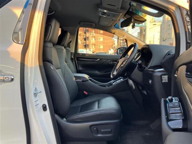 アルファード Ｓ　Ｃパッケージ　新品タイヤ／保証書／ディスプレイオーディオ＋ナビ／フリップダウンモニター　純正　１１．５インチ／トヨタセーフティセンス／両側電動スライドドア／エアーシート　前席／車線逸脱防止支援システム　バックカメラ（5枚目）