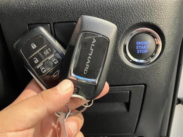 アルファード Ｓ　Ｃパッケージ　新品タイヤ／保証書／ディスプレイオーディオ＋ナビ／フリップダウンモニター　純正　１１．５インチ／トヨタセーフティセンス／両側電動スライドドア／エアーシート　前席／車線逸脱防止支援システム　バックカメラ（17枚目）