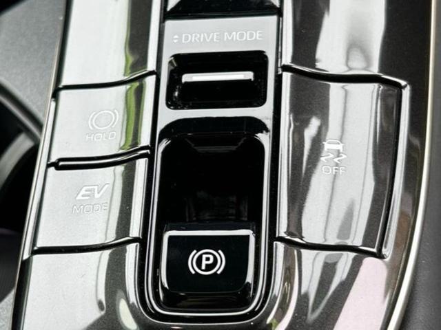 クラウンスポーツ 4WD Z 純正エアロ/保証書/純正 11.6インチ SDナビ/デジタルインナーミラー/トヨタセーフティセンス/シートヒーター/全方位モニター/車線逸脱防止支援システム/シート フルレザー 革シート 全周囲カメラ(33枚目)