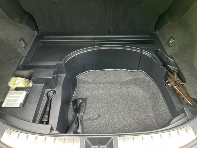 ハリアーハイブリッド ４ＷＤプレミアム　サンルーフ／保証書／純正　９インチ　ＳＤナビ／衝突安全装置／車線逸脱防止支援システム／シート　ハーフレザー／パーキングアシスト　バックガイド／電動バックドア／ヘッドランプ　ＬＥＤ　衝突被害軽減システム（26枚目）