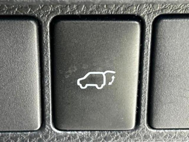ハリアーハイブリッド ４ＷＤプレミアム　サンルーフ／保証書／純正　９インチ　ＳＤナビ／衝突安全装置／車線逸脱防止支援システム／シート　ハーフレザー／パーキングアシスト　バックガイド／電動バックドア／ヘッドランプ　ＬＥＤ　衝突被害軽減システム（32枚目）