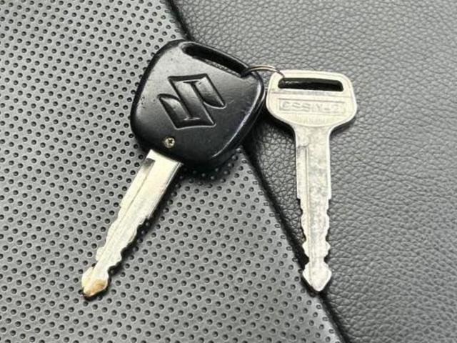 ジムニー ４ＷＤクロスアドベンチャー　新品タイヤ／保証書／社外　ＳＤナビ／シートヒーター　前席／シート　合皮／ドライブレコーダー　社外／ヘッドランプ　ＬＥＤ／Ｂｌｕｅｔｏｏｔｈ接続／ＥＴＣ／ＡＢＳ／フルセグＴＶ／ＤＶＤ　ＬＥＤヘッドランプ（30枚目）