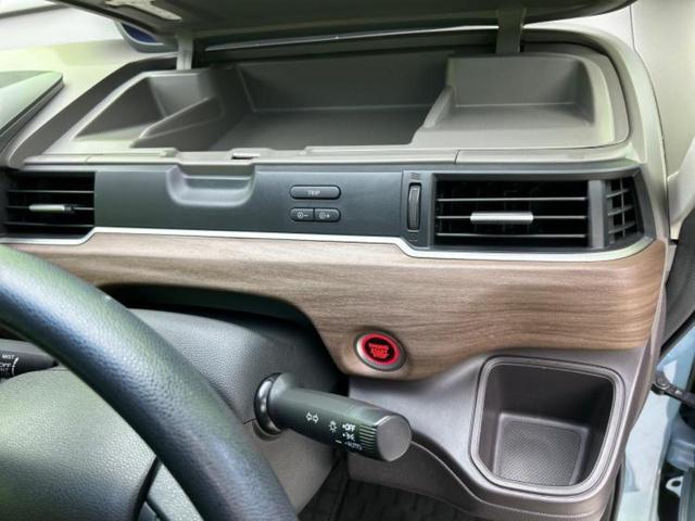 ＷＥＣＡＲＳでは各商談席に大型モニターをご用意しております！見やすい大画面でゆったりと全国の在庫をご覧いただけます！是非ご来店お待ちしております！