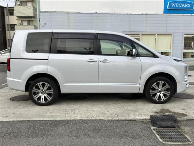 デリカＤ：５ ４ＷＤ　Ｐ　新品タイヤ／純正　１０インチ　ＳＤナビ／衝突安全装置／両側電動スライドドア／シートヒーター　前席／マルチアラウンドモニター／車線逸脱防止支援システム／電動バックドア／オートステップ　バックカメラ（2枚目）