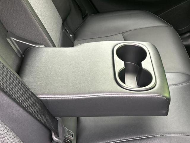 カローラクロス ハイブリッドZ 保証書/ディスプレイオーディオ10インチ/シートヒーター/車線逸脱防止支援システム/シート ハーフレザー/電動バックドア/ドライブレコーダー 前後/ヘッドランプ LED/USBジャック バックカメラ(42枚目)