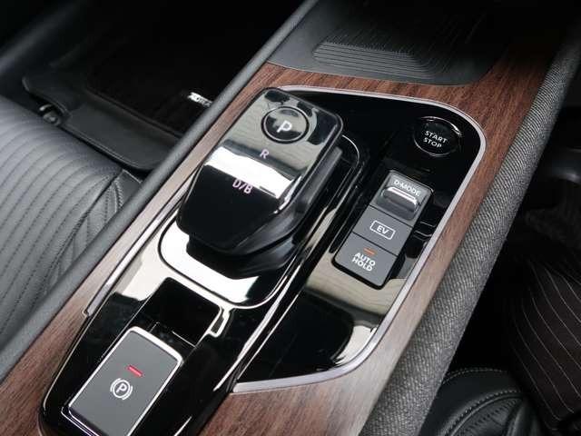 オーラ Ｇ　ＦＯＵＲ　レザーエディション　４ＷＤ　寒冷地仕様　ＡＣＣ　シートヒーター　フルセグ地デジナビ　３６０度カメラ　ＢＯＳＥサウンドスピーカー　エマージェンシーブレーキ　インテリジェントキー　プッシュスタート　アイドリングストップ（5枚目）