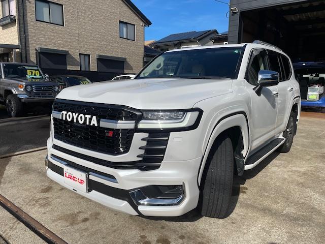 ランドクルーザー ZX モデリスタエアロ GRグリル リアエンターテイメント 全周囲カメラ アルパインデジタルインナーミラー シートヒーターエアコン サンルーフ 禁煙車 ワンオーナー 100V電源 パワーシート 3列シート(4枚目)