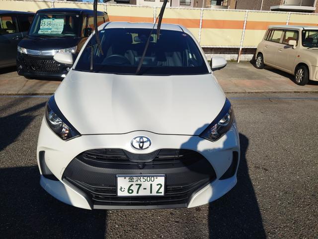 ヤリス Ｘ　走行６０００キロ台★高硬度ガラスコーティング施工済み★パノラマビューモニター★バックカメラ★純正ディスプレイナビ★ビルトインＥＴＣ★オートマチックハイビーム★ステアリングスイッチ★（2枚目）