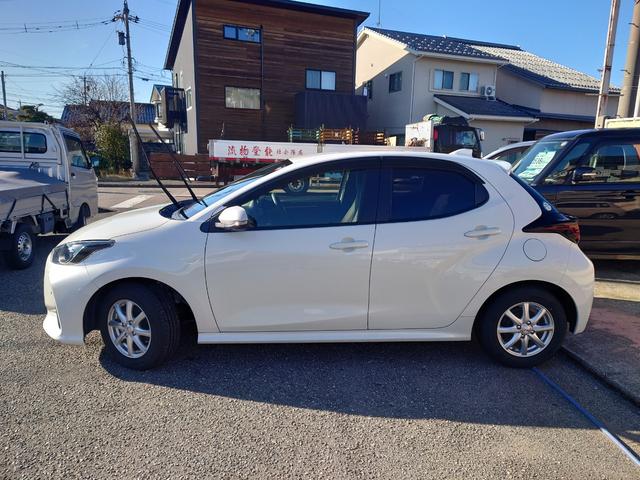 ヤリス Ｘ　走行６０００キロ台★高硬度ガラスコーティング施工済み★パノラマビューモニター★バックカメラ★純正ディスプレイナビ★ビルトインＥＴＣ★オートマチックハイビーム★ステアリングスイッチ★（4枚目）
