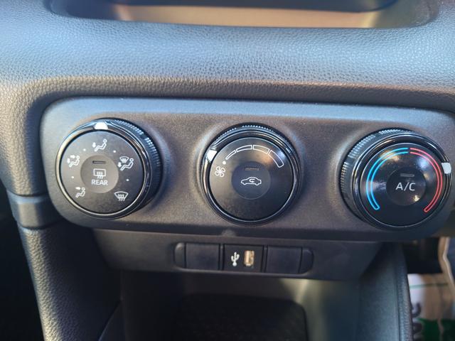 ヤリス Ｘ　走行６０００キロ台★高硬度ガラスコーティング施工済み★パノラマビューモニター★バックカメラ★純正ディスプレイナビ★ビルトインＥＴＣ★オートマチックハイビーム★ステアリングスイッチ★（21枚目）