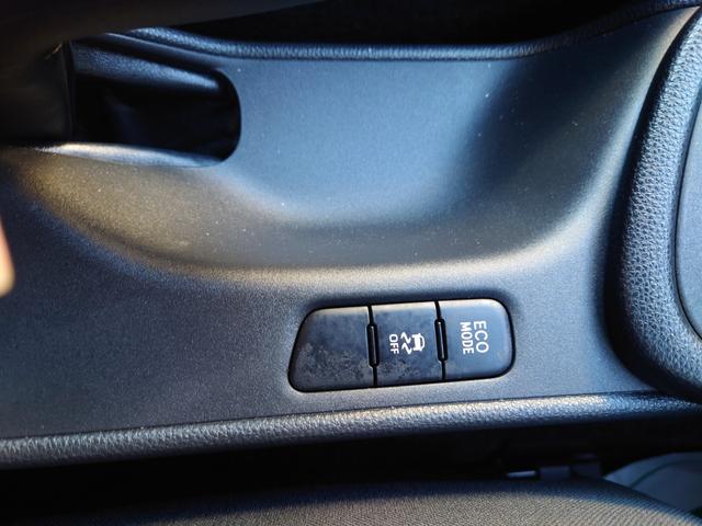 ヤリス Ｘ　走行６０００キロ台★高硬度ガラスコーティング施工済み★パノラマビューモニター★バックカメラ★純正ディスプレイナビ★ビルトインＥＴＣ★オートマチックハイビーム★ステアリングスイッチ★（30枚目）