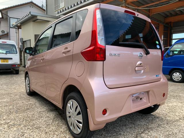 デイズ Ｘ　４ＷＤ／全周囲カメラ／ナビ／フルセグＴＶ（走行中視聴可）／ＵＳＢ／Ｂｌｕｅｔｏｏｔｈ／ＣＤ／ＤＶＤ／ＳＤ／プッシュスタート／スマートキー／ロック連動電動格納ミラー／シートヒーター／ベンチシート／ＣＶＴ（6枚目）