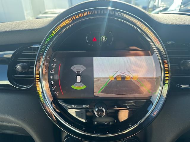 ＭＩＮＩ ジョンクーパーワークス　エッセンシャル・トリム　認定中古車　ミッドナイトブラック　ワンオーナー　純正ナビゲーション　アクティブクルーズコントロール　ブルートゥース接続可　ダイナミカレザーシート　１８インチホイール　バックモニター付（10枚目）