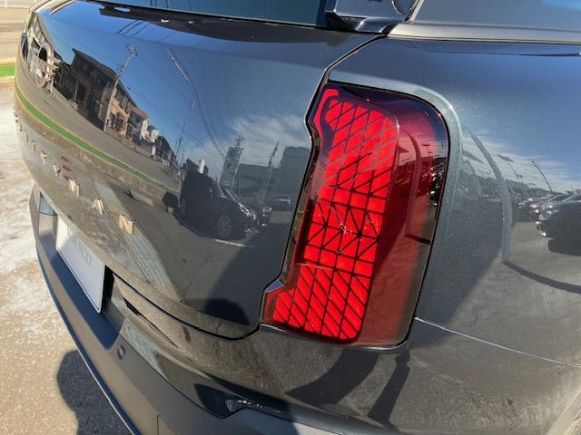 MINI カントリーマンD フェイバリット・トリム 認定中古車 ヘッドアップディスプレイ 純正ナビ 全周囲カメラ 電動トランク アクティブクルーズコントロール ワイヤレスチャージャー LEDヘッドライト ETC車載器(9枚目)