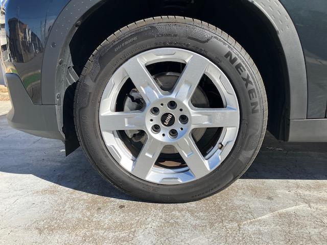 MINI カントリーマンD フェイバリット・トリム 認定中古車 ヘッドアップディスプレイ 純正ナビ 全周囲カメラ 電動トランク アクティブクルーズコントロール ワイヤレスチャージャー LEDヘッドライト ETC車載器(10枚目)