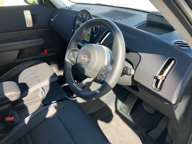 MINI カントリーマンD フェイバリット・トリム 認定中古車 ヘッドアップディスプレイ 純正ナビ 全周囲カメラ 電動トランク アクティブクルーズコントロール ワイヤレスチャージャー LEDヘッドライト ETC車載器(13枚目)