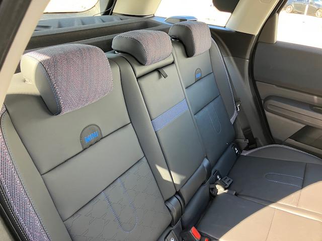 MINI カントリーマンD フェイバリット・トリム 認定中古車 ヘッドアップディスプレイ 純正ナビ 全周囲カメラ 電動トランク アクティブクルーズコントロール ワイヤレスチャージャー LEDヘッドライト ETC車載器(16枚目)