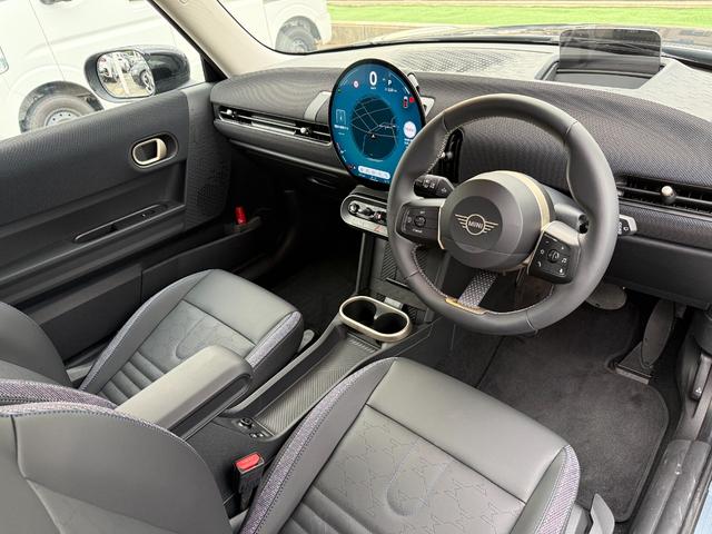 ＭＩＮＩ クーパーＣ　クラシック・トリム　認定中古車　クラシックトリム　丸型ディスプレイ　シートヒーター　ハンドルヒーター　アクティブクルーズコントロール　ＥＴＣ車載器　ＬＥＤヘッドライト　バックカメラ（12枚目）