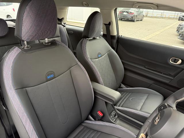 ＭＩＮＩ クーパーＣ　クラシック・トリム　認定中古車　クラシックトリム　丸型ディスプレイ　シートヒーター　ハンドルヒーター　アクティブクルーズコントロール　ＥＴＣ車載器　ＬＥＤヘッドライト　バックカメラ（13枚目）