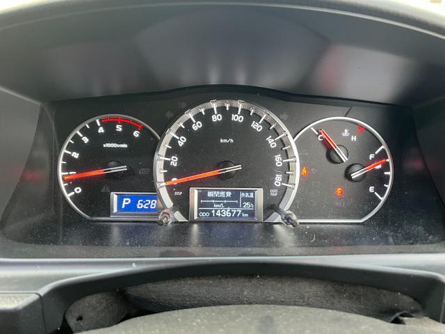レジアスエースバン スーパーＧＬ　ダークプライム　４ＷＤ　ディーゼル　跳ね上げベットキット　ハイエースクロススポイラー　バンパーガード　オーバーフェンダー　デイトナ１６ｉｎｃｈ　ホワイトレタータイヤ　シートカバー（22枚目）