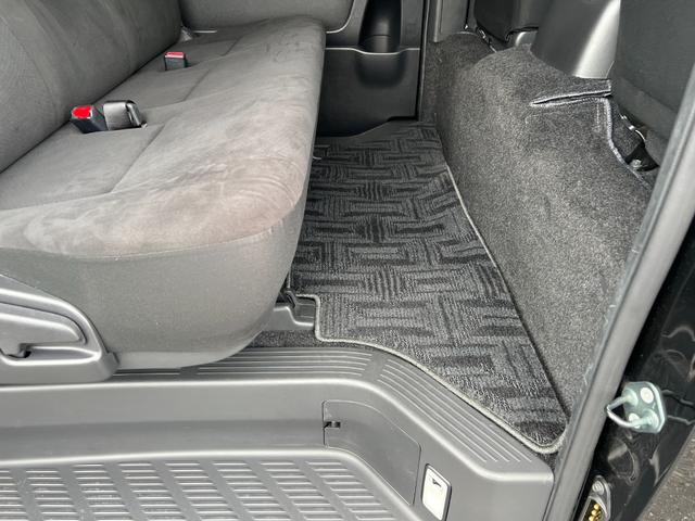 ハイエースバン ロングスーパーＧＬ　４ＷＤ　ＬＥＤヘッドライト　フルセグＴＶ　ナビ　ＥＴＣ　ベットキット（20枚目）