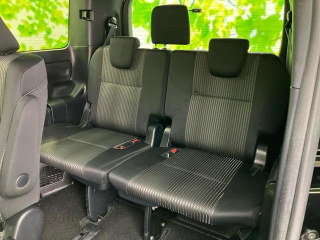 ヴォクシー ４ＷＤ　ＺＳキラメキ　新品タイヤ／エアロ／保証書／社外　１１インチ　ＳＤナビ／フリップダウンモニター　社外　１２．８インチ／トヨタセーフティセンス／両側電動スライドドア／車線逸脱防止支援システム　衝突被害軽減システム（19枚目）