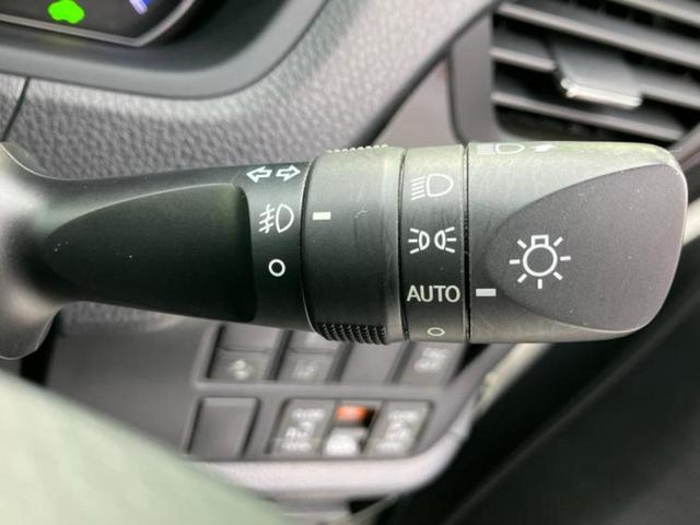 ノア ハイブリッドSiダブルバイビー 保証書/純正 10インチ SDナビ/フリップダウンモニター 純正 12.1インチ/トヨタセーフティセンス/両側電動スライドドア/シートヒーター 前席/車線逸脱防止支援システム/シート ハーフレザー(16枚目)