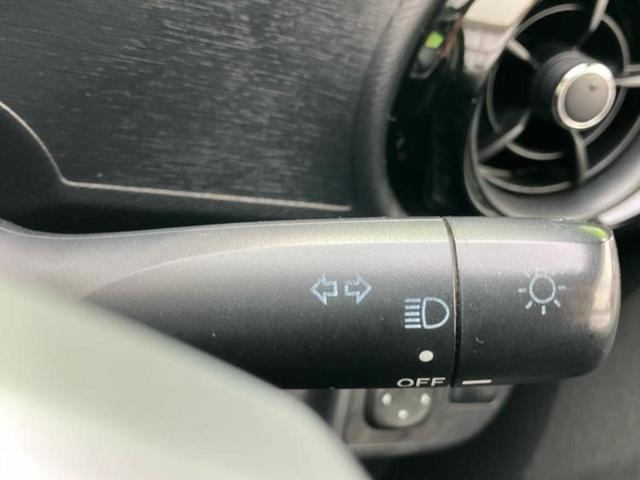 アクア S 純正 SDナビ/EBD付ABS/横滑り防止装置/アイドリングストップ/フルセグTV/エアバッグ 運転席/エアバッグ 助手席/パワーウインドウ/キーレスエントリー/オートエアコン/パワーステアリング(14枚目)