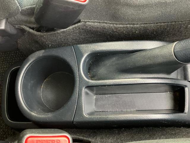 アクア S 純正 SDナビ/EBD付ABS/横滑り防止装置/アイドリングストップ/フルセグTV/エアバッグ 運転席/エアバッグ 助手席/パワーウインドウ/キーレスエントリー/オートエアコン/パワーステアリング(30枚目)