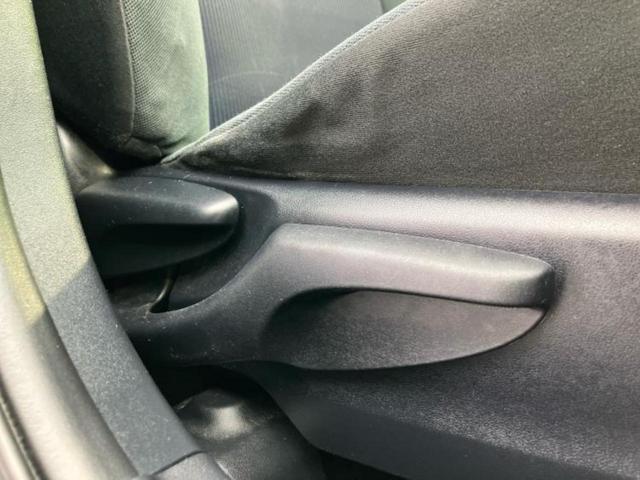 アクア S 純正 SDナビ/EBD付ABS/横滑り防止装置/アイドリングストップ/フルセグTV/エアバッグ 運転席/エアバッグ 助手席/パワーウインドウ/キーレスエントリー/オートエアコン/パワーステアリング(34枚目)