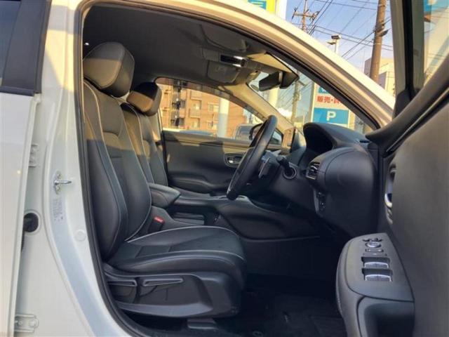 ZR-V 4WD eHEV X 新品タイヤ/保証書/純正 SDナビ/衝突安全装置/シートヒーター/車線逸脱防止支援システム/電動バックドア/ヘッドランプ LED/ETC/EBD付ABS/横滑り防止装置/アイドリングストップ 4WD(5枚目)