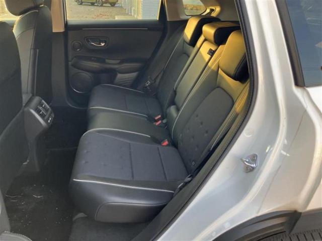 ZR-V 4WD eHEV X 新品タイヤ/保証書/純正 SDナビ/衝突安全装置/シートヒーター/車線逸脱防止支援システム/電動バックドア/ヘッドランプ LED/ETC/EBD付ABS/横滑り防止装置/アイドリングストップ 4WD(7枚目)