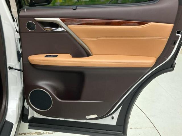 ＲＸ ４ＷＤ　ＲＸ４５０ｈバージョンＬ　サンルーフ／保証書／純正　ＳＤナビ／衝突安全装置／シートヒーター／車線逸脱防止支援システム／シート　フルレザー／電動バックドア／ヘッドランプ　ＬＥＤ／ＥＴＣ／ＥＢＤ付ＡＢＳ／横滑り防止装置　革シート（22枚目）