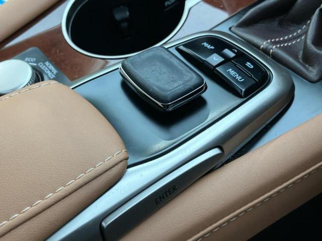 ＲＸ ４ＷＤ　ＲＸ４５０ｈバージョンＬ　サンルーフ／保証書／純正　ＳＤナビ／衝突安全装置／シートヒーター／車線逸脱防止支援システム／シート　フルレザー／電動バックドア／ヘッドランプ　ＬＥＤ／ＥＴＣ／ＥＢＤ付ＡＢＳ／横滑り防止装置　革シート（43枚目）