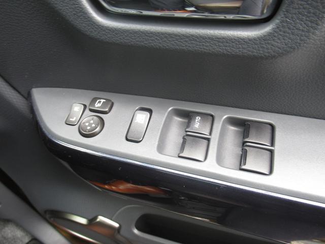 JスタイルIII 衝突軽減 禁煙車 走行10690KM ルーフレール AUX入力 SD地デジナビ ヒーター付ハーフレザーシート オートAC HID&LEDフォグ インテリ&Pスタート 保証書&取扱説明書 横滑防止装置(29枚目)