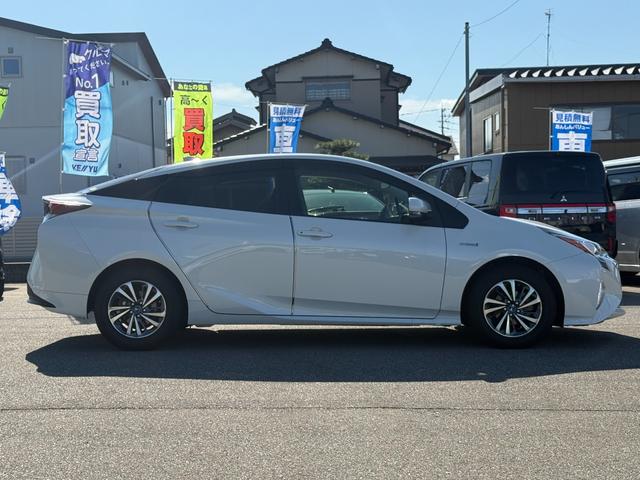 プリウス Sツーリングセレクション【衝突軽減】【禁煙車】【大阪仕入】 【モデリスタ15インチアルミ】【SDナビ/フルセグ/BT接続/バックカメラ】【黒革シート/シートヒーター】【LEDオートライト/オートハイビーム】【クルコン】【ETC】【アイドリングストップ】(10枚目)