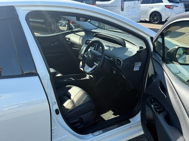 プリウス Sツーリングセレクション【衝突軽減】【禁煙車】【大阪仕入】 【モデリスタ15インチアルミ】【SDナビ/フルセグ/BT接続/バックカメラ】【黒革シート/シートヒーター】【LEDオートライト/オートハイビーム】【クルコン】【ETC】【アイドリングストップ】(12枚目)