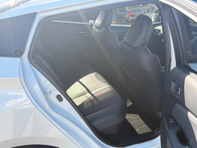 プリウス Sツーリングセレクション【衝突軽減】【禁煙車】【大阪仕入】 【モデリスタ15インチアルミ】【SDナビ/フルセグ/BT接続/バックカメラ】【黒革シート/シートヒーター】【LEDオートライト/オートハイビーム】【クルコン】【ETC】【アイドリングストップ】(14枚目)