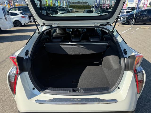 プリウス Sツーリングセレクション【衝突軽減】【禁煙車】【大阪仕入】 【モデリスタ15インチアルミ】【SDナビ/フルセグ/BT接続/バックカメラ】【黒革シート/シートヒーター】【LEDオートライト/オートハイビーム】【クルコン】【ETC】【アイドリングストップ】(21枚目)