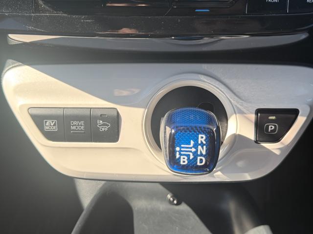 プリウス Sツーリングセレクション【衝突軽減】【禁煙車】【大阪仕入】 【モデリスタ15インチアルミ】【SDナビ/フルセグ/BT接続/バックカメラ】【黒革シート/シートヒーター】【LEDオートライト/オートハイビーム】【クルコン】【ETC】【アイドリングストップ】(28枚目)