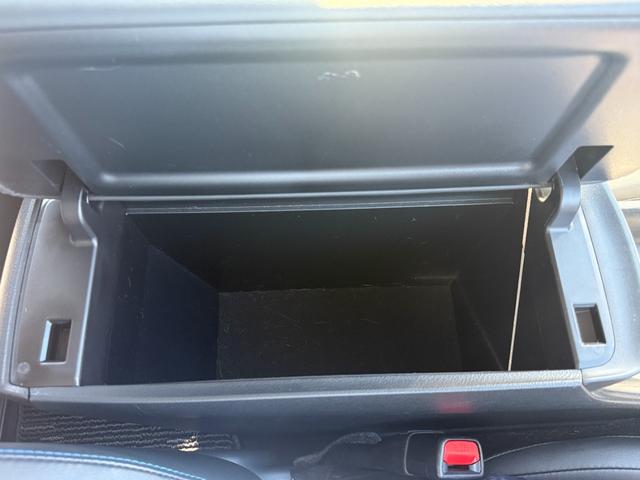 プリウス Sツーリングセレクション【衝突軽減】【禁煙車】【大阪仕入】 【モデリスタ15インチアルミ】【SDナビ/フルセグ/BT接続/バックカメラ】【黒革シート/シートヒーター】【LEDオートライト/オートハイビーム】【クルコン】【ETC】【アイドリングストップ】(32枚目)