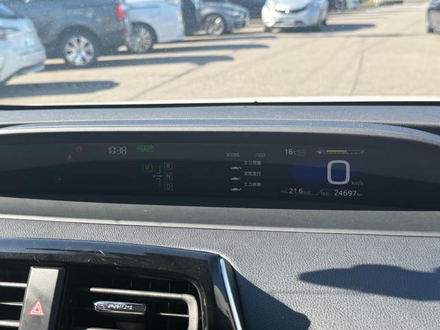 プリウス Sツーリングセレクション【衝突軽減】【禁煙車】【大阪仕入】 【モデリスタ15インチアルミ】【SDナビ/フルセグ/BT接続/バックカメラ】【黒革シート/シートヒーター】【LEDオートライト/オートハイビーム】【クルコン】【ETC】【アイドリングストップ】(33枚目)