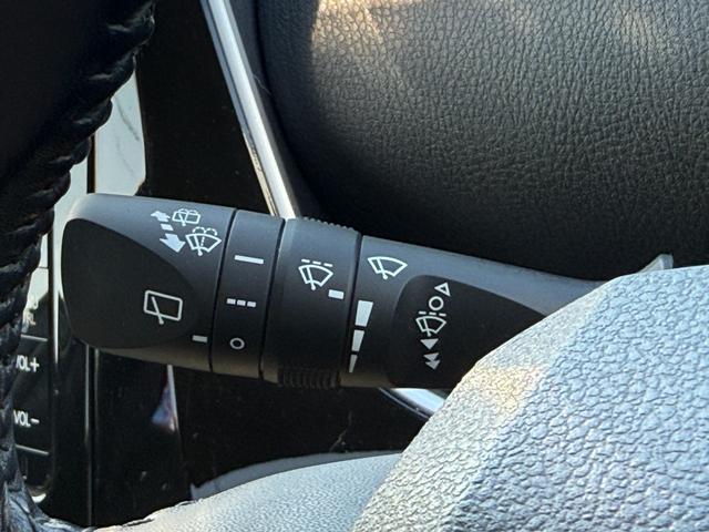 プリウス Sツーリングセレクション【衝突軽減】【禁煙車】【大阪仕入】 【モデリスタ15インチアルミ】【SDナビ/フルセグ/BT接続/バックカメラ】【黒革シート/シートヒーター】【LEDオートライト/オートハイビーム】【クルコン】【ETC】【アイドリングストップ】(38枚目)