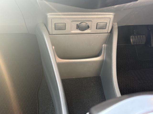 プリウスアルファ S チューン ブラック(27枚目)