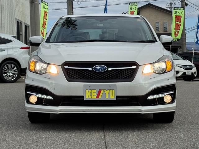 弊社ではインターネットでの遠方販売に自信があります。店頭でのご納車であれば、お車を持込まずに名義変更等のお手続きが出来ますので、ご近所の販売会社で購入する場合とあまり変わらぬ諸経費にてご購入可能です♪